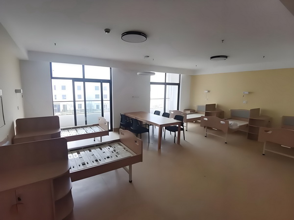被怀疑参与谋杀印度女子遭暴徒殴打并被脱衣游行